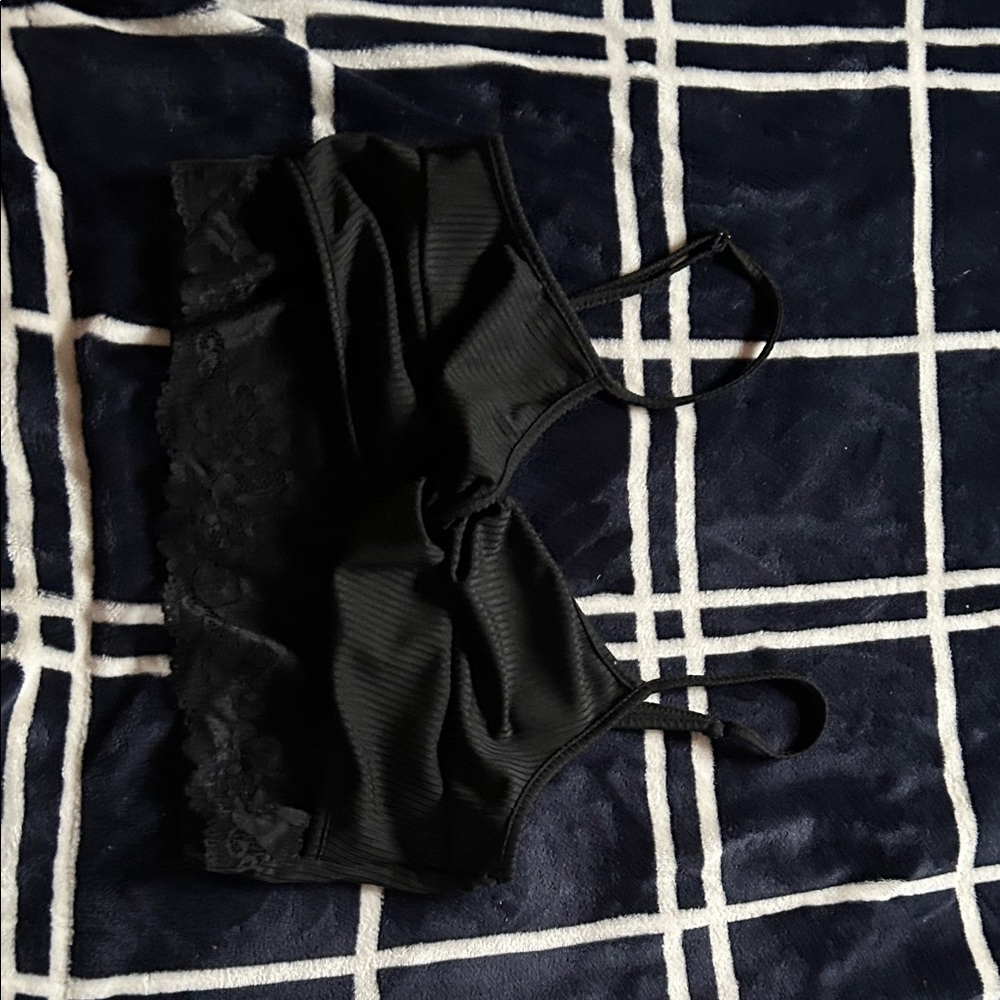 SHEIN Black Lace-Trim Ribbed Crop Bralette